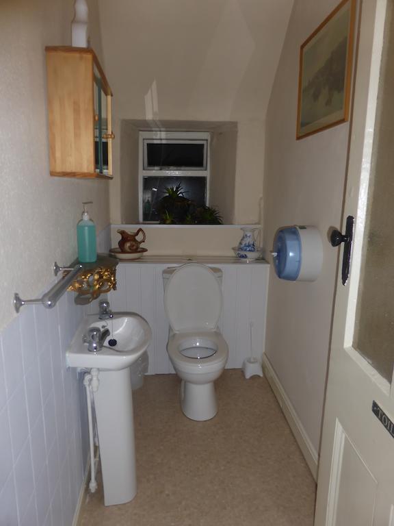 Kings Arms Hotel Penryn Room photo